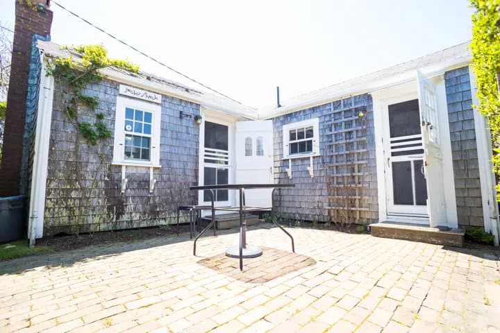 rental property in 10 Pochick Street