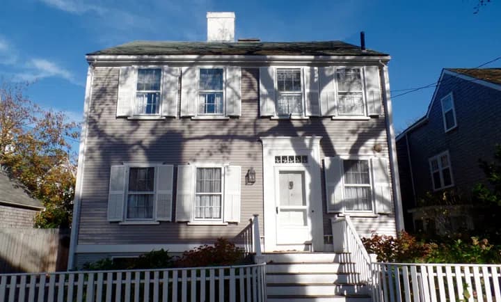 rental property in 6 Pleasant Street