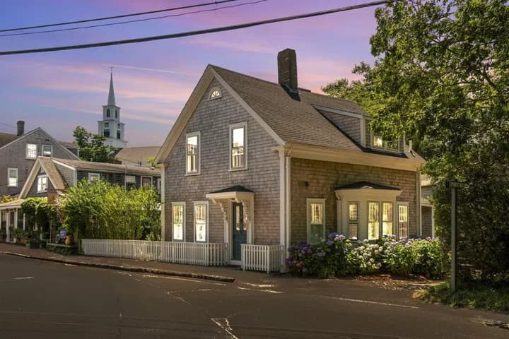 rental property in 82 Centre Street