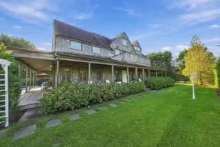 rental property in 17A Daffodil Lane