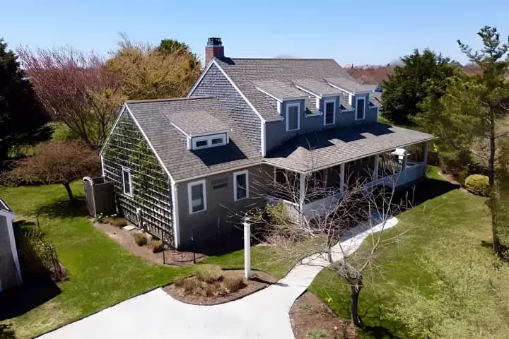 rental property in 16 Sconset Avenue