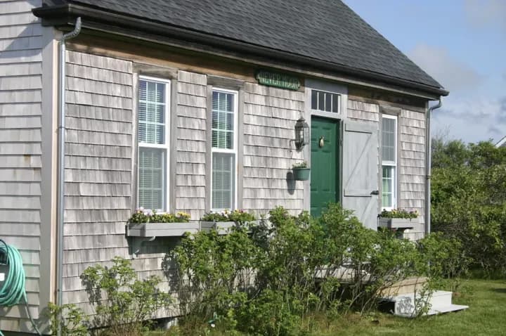 rental property in 11 Wood Hollow Road