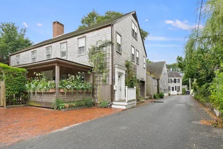 rental property in 10 Lyon Street