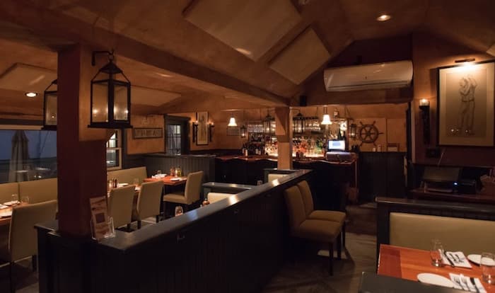 Queequeg’s Bar and Restaurant, Nantucket: Unforgettable Dining Experience